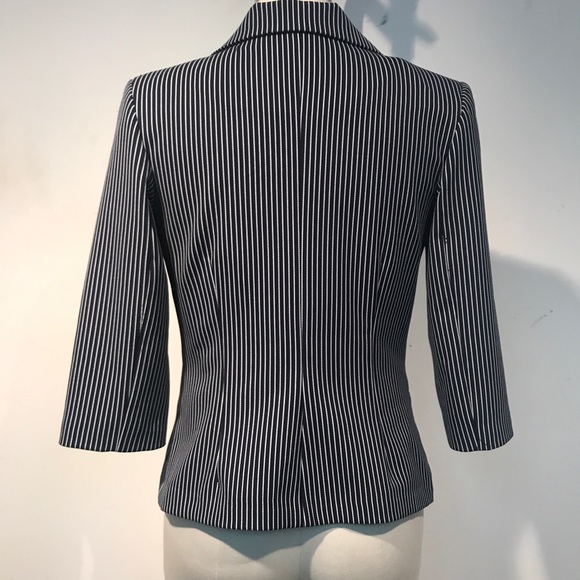 3/4 sleeve blazer with front tie - Picture 2 of 4